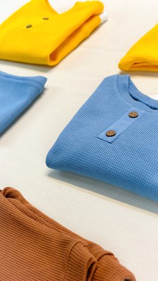 Sahte t-shirtlu petek dokulu unisex mevsimlik ikili takım 