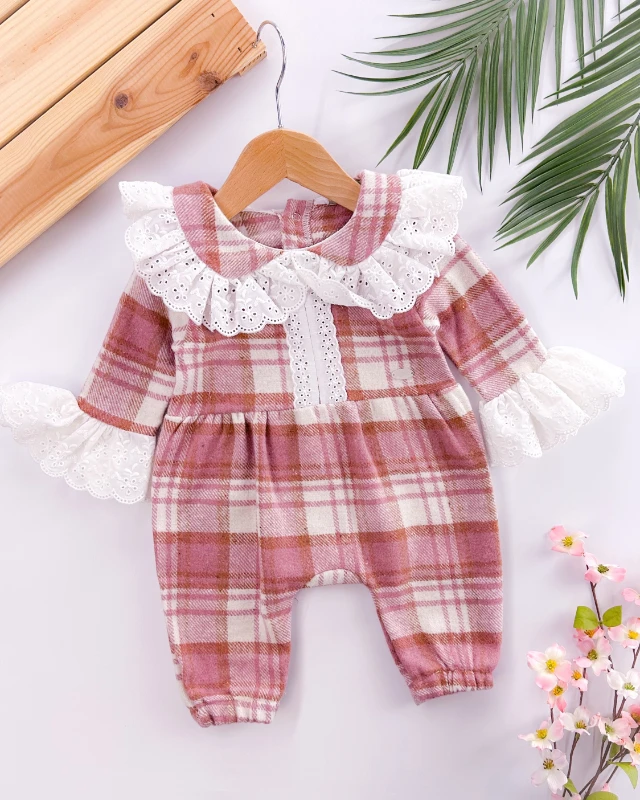 Asil fisto kol ve yaka detaylı arkadan çıtçıtlı kaşe bebe tulum