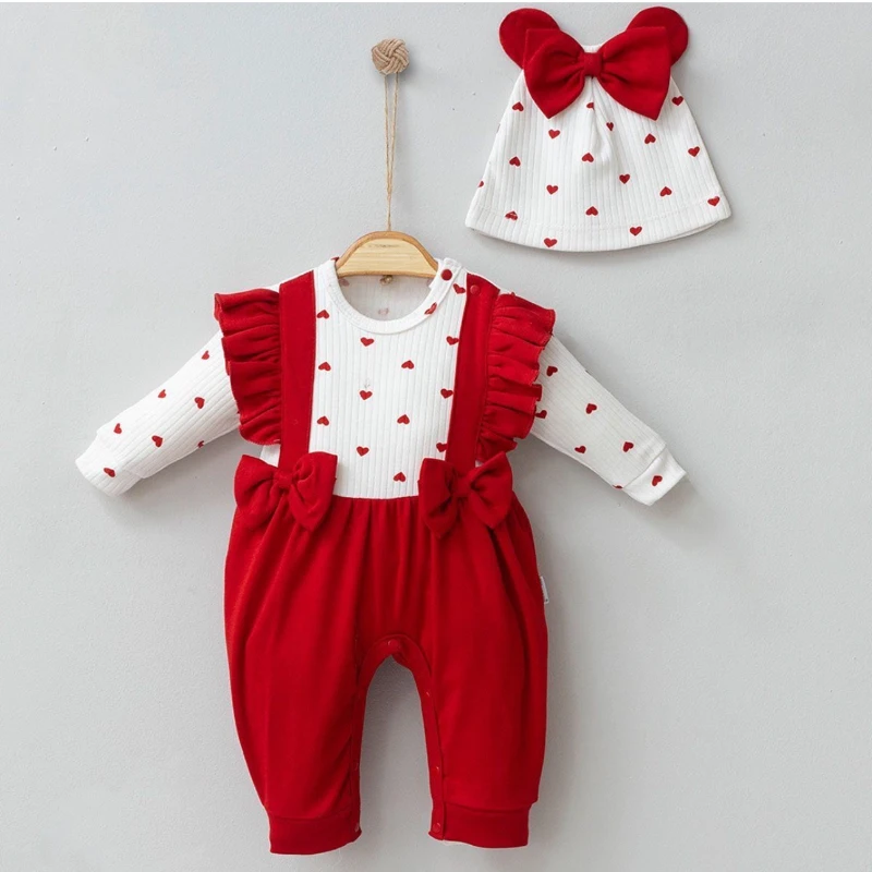 Kalpli fiyonklu salopet görünümlü mevsimlik şapka tulum set 