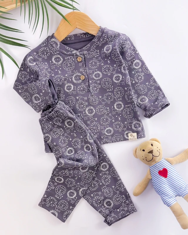 Minik aslanlar yakadan ahşap düğme detaylı mevsimlik 2li pijama takım 