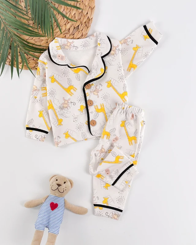 Minik sevimli zürafa önden ahşap düğme detaylı mevsimlik 2li pijama takımı 