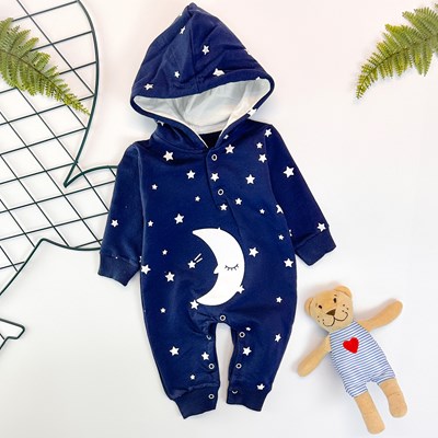 Ay yıldız desen alttan çıtçıtlı kapüşonlu mevsimlik bebe tulum