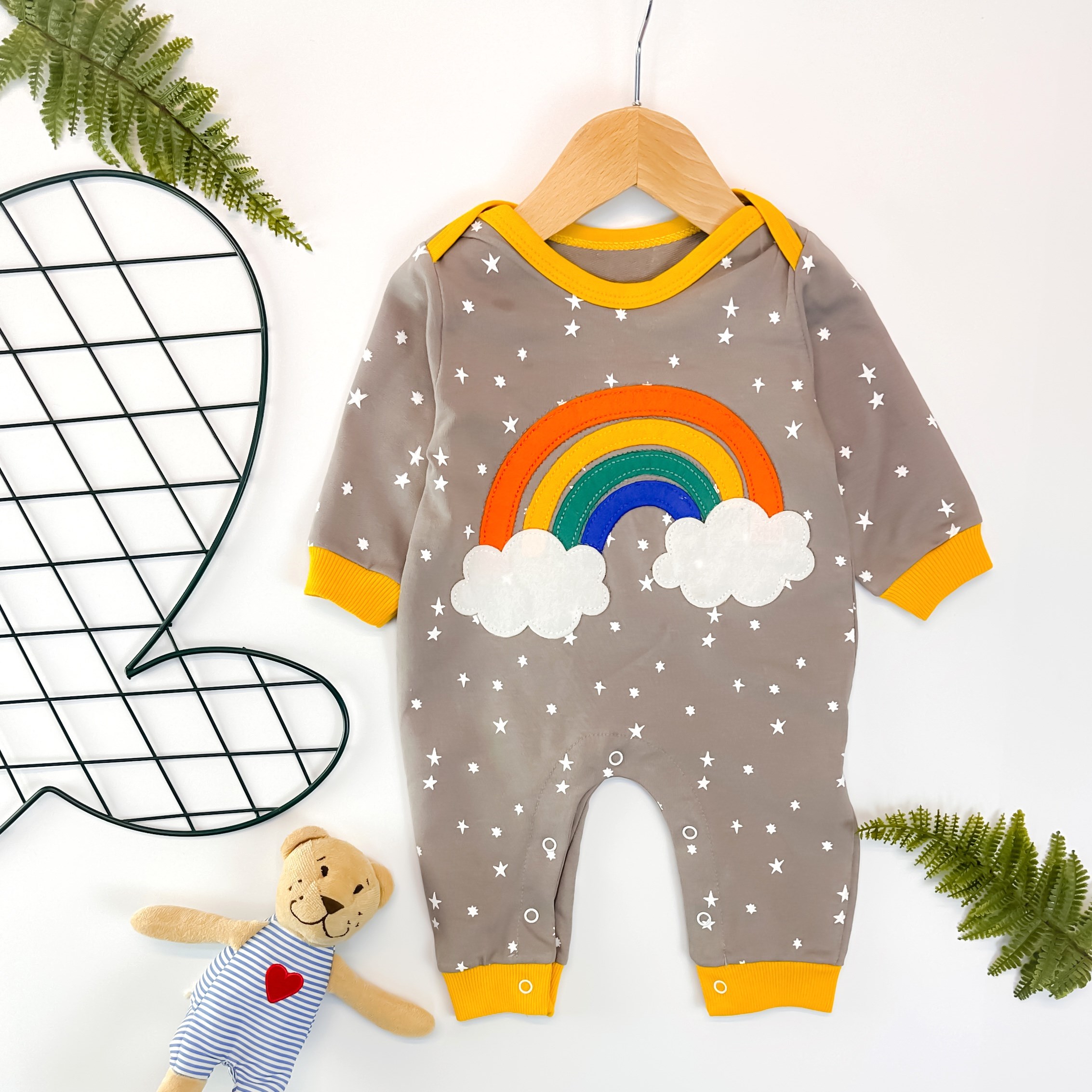 Renkli bulutlar alttan çıtçıtlı mevsimlik bebe tulum 