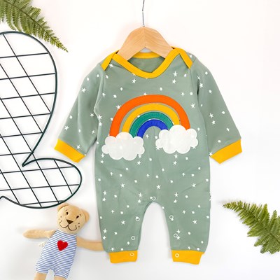 Renkli bulutlar alttan çıtçıtlı mevsimlik bebe tulum 