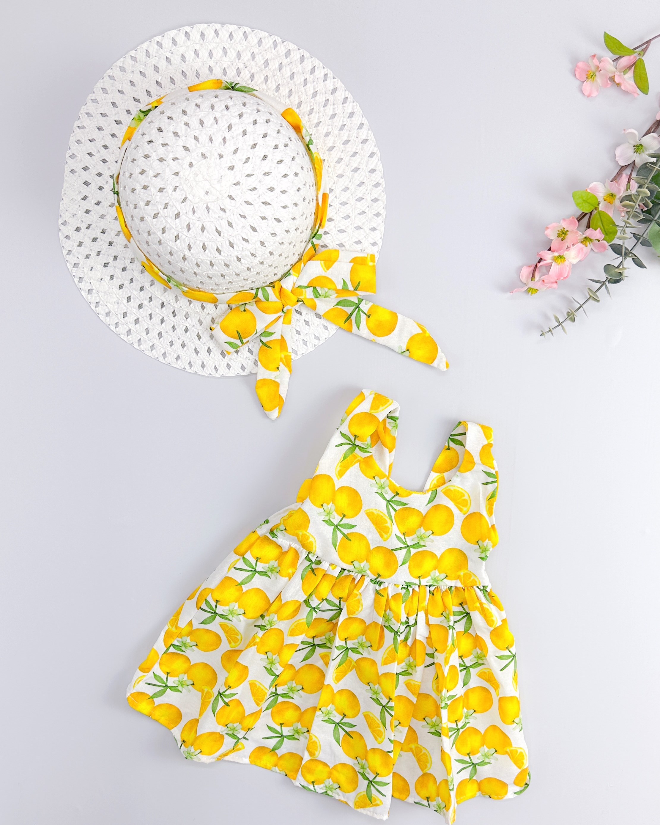 Limon desen arkadan fiyonklu şapkalı yazlık elbise set 