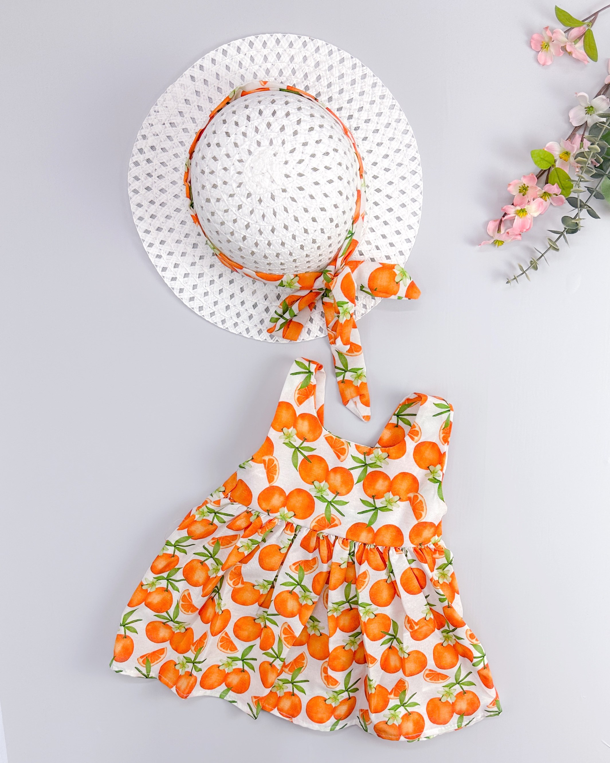 Limon desen arkadan fiyonklu şapkalı yazlık elbise set 
