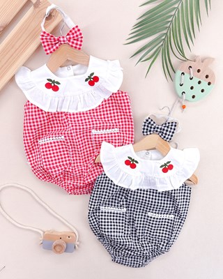 Kiraz nakışlı yaka detaylı alttan çıtçıtlı romper bandana set 