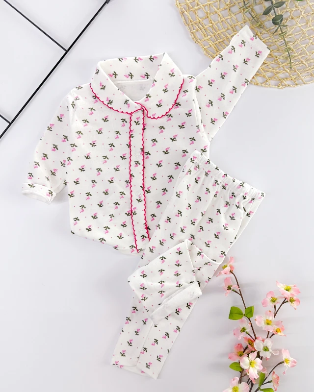 Minik gül desen oyalı önden çıtçıtlı mevsimlik 2li pijama takım 