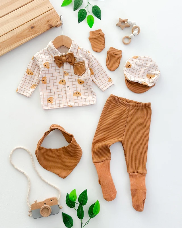 Kare desen seyyar papyonlu kendinden çoraplı yenidoğan 5li set