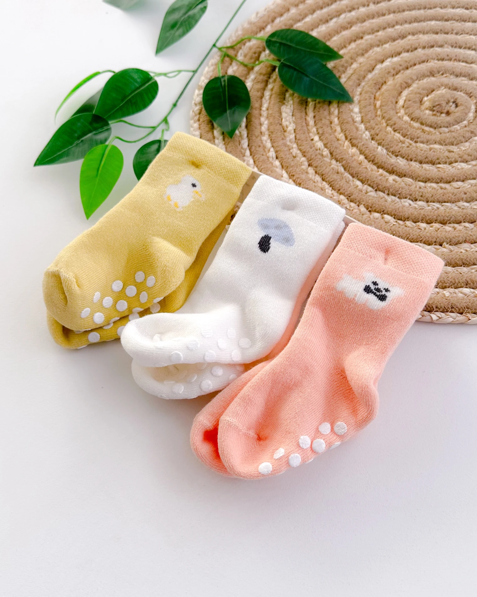 Miniş hayvanlar ve mantar desen altları kaydırmazlı üçlü havlu çorap set  