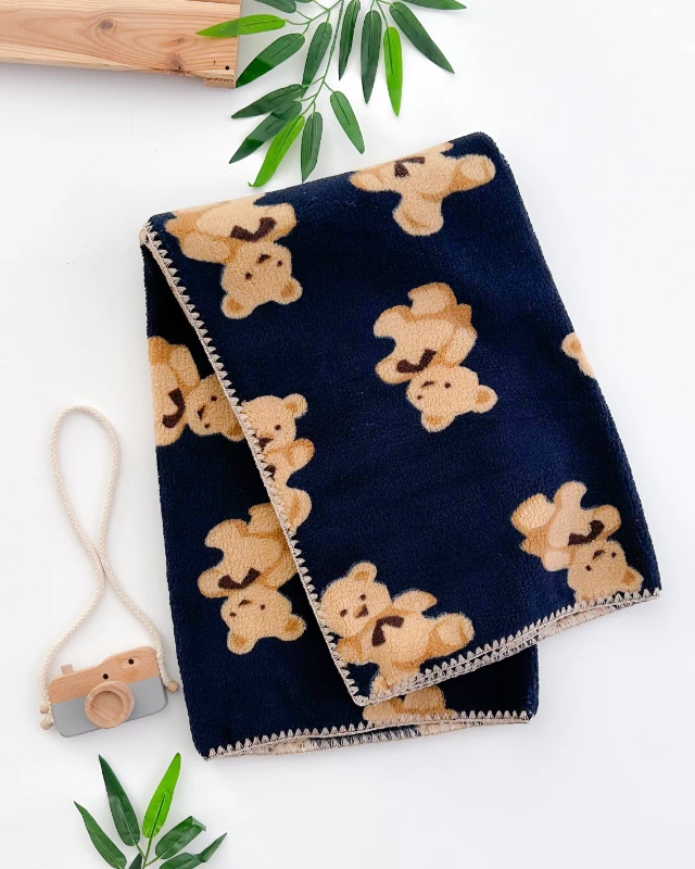 Pofuduk ayıcık desen kenarları oyalı welsoft battaniye ( 90*100)