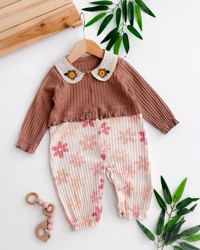 Robadan fırfır detaylı papatya yakalı boydan çıtçıtlı mevsimlik tulum 