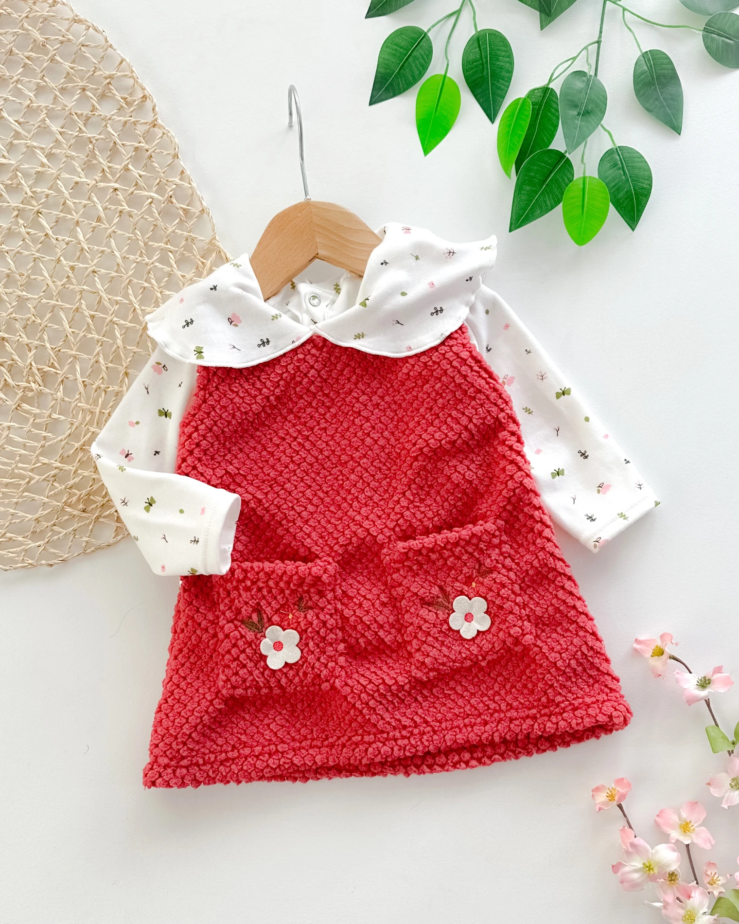 Keçe çiçek detaylı omuzdan düğmeli peluş salopet elbise set 