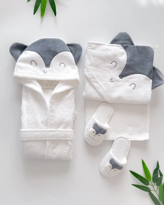 Minik tilki figürlü terlikli silgi havlu bornoz bebek hamam set 