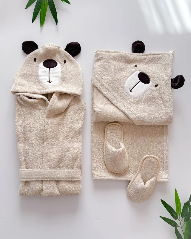 Sevimli ayıcık surat figürlü terlikli silgi havlu bornoz bebek hamam set 