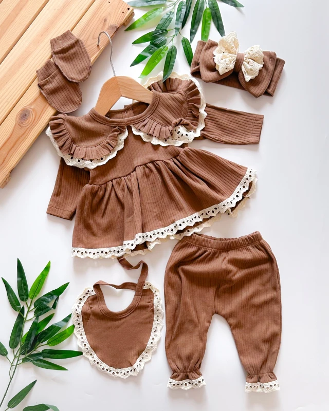 Brode dantel detaylı döküm yakalı mevsimlik yenidoğan 5li set 