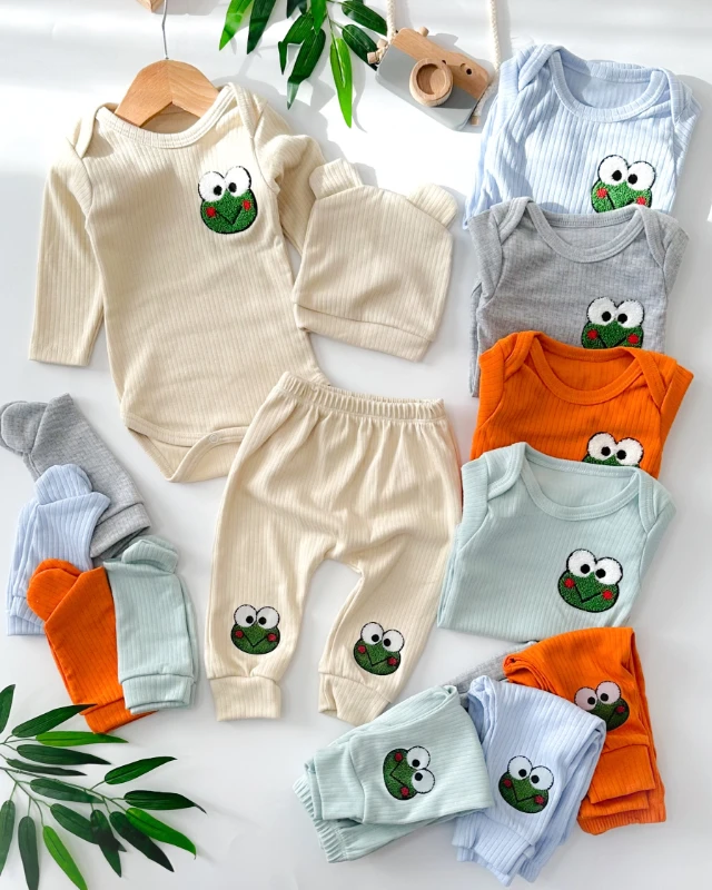 Minik kurbağa nakışlı alttan çıtçıtlı fitilli mevsimlik kumaş 3lü takım 