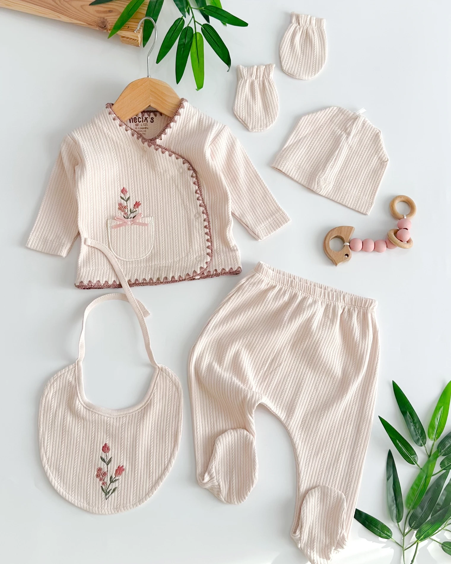 Cepten çıkan çiçek yandan çıtçıtlı mevsimlik yenidoğan 5li set 