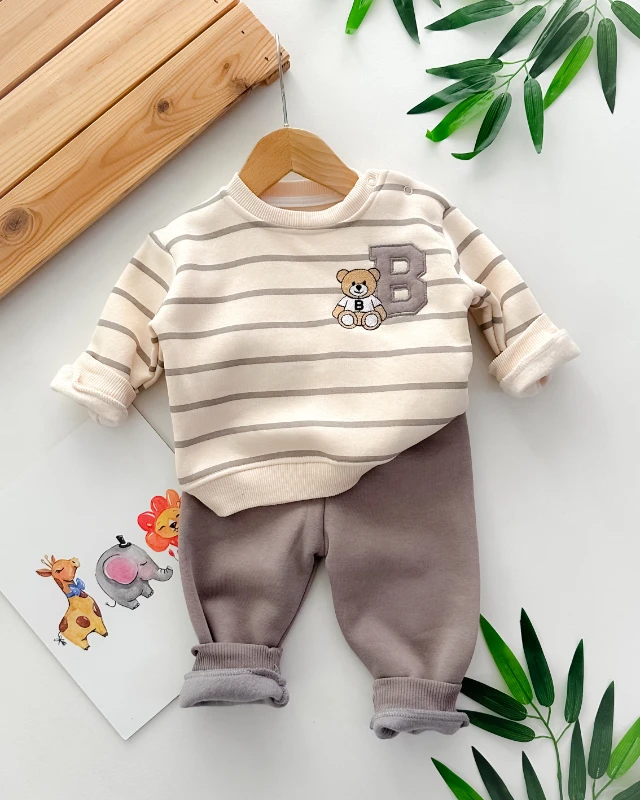 B harfli ayıcık baskılı çizgi desenli omuzdan çıtçıtlı şardonlu 2 parça takım