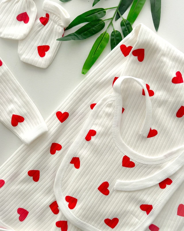 Big heart baskılı yandan çıtçıtlı fitilli mevsimlik kumaş yenidoğan 7 parça set
