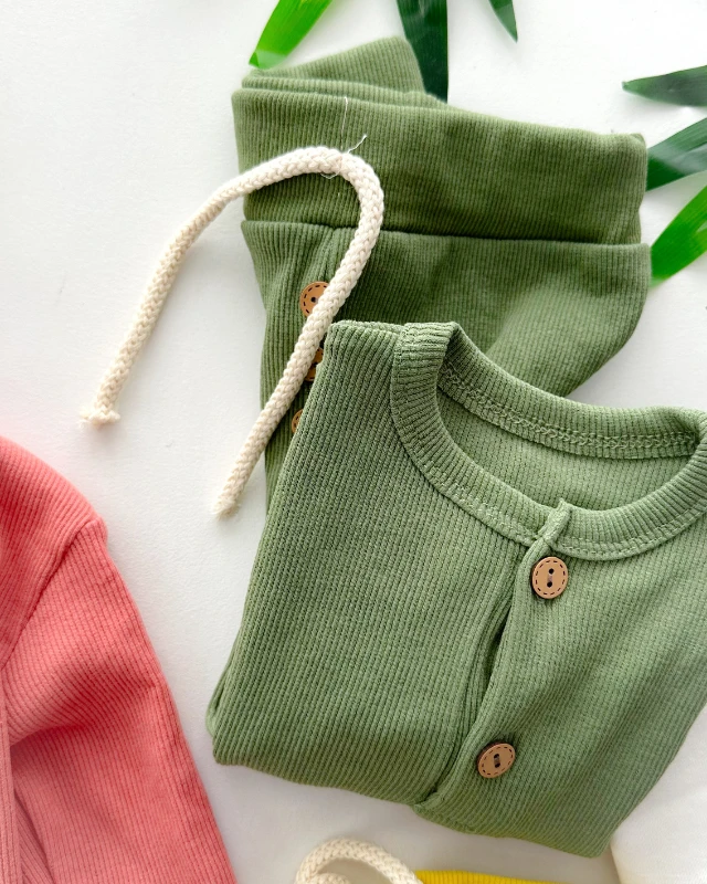 Fitiili önden düğmeli kol ve paçaları manşet detaylı mevsimlik 2 parça takım