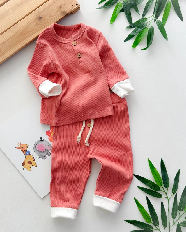 Fitiili önden düğmeli kol ve paçaları manşet detaylı mevsimlik 2 parça takım