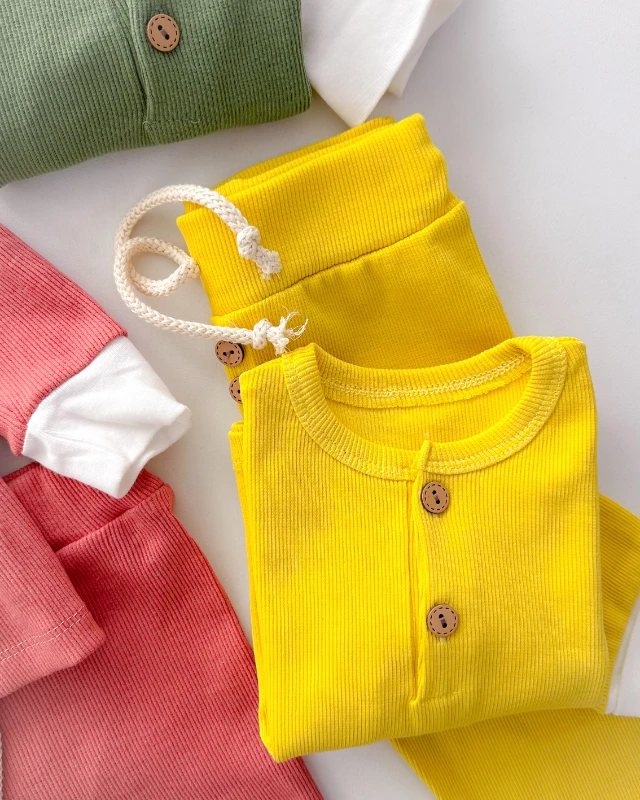 Fitiili önden düğmeli kol ve paçaları manşet detaylı mevsimlik 2 parça takım