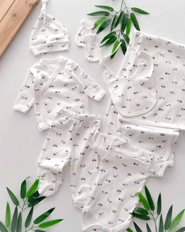 İş makineleri baskılı yandan çıtçıtlı fitilli mevsimlik kumaş yenidoğan 7 parça set