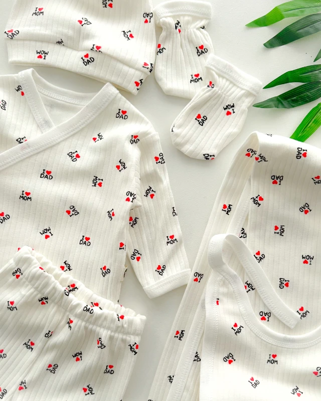 Love mom dad baskılı yandan çıtçıtlı fitilli mevsimlik kumaş yenidoğan 7 parça set