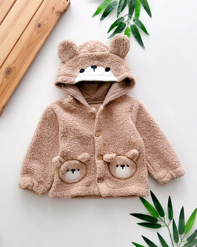 Kapüşon ve cepte bear suratlar detay önden düğme peluş hırka