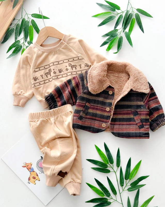 Ekose desen içi ve yakası kürklü montlu kışlık 3 parça takım