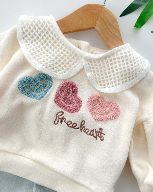 Free heart nakışlı file bebe yaka detaylı kadife kumaş kışlık 2 parça takım