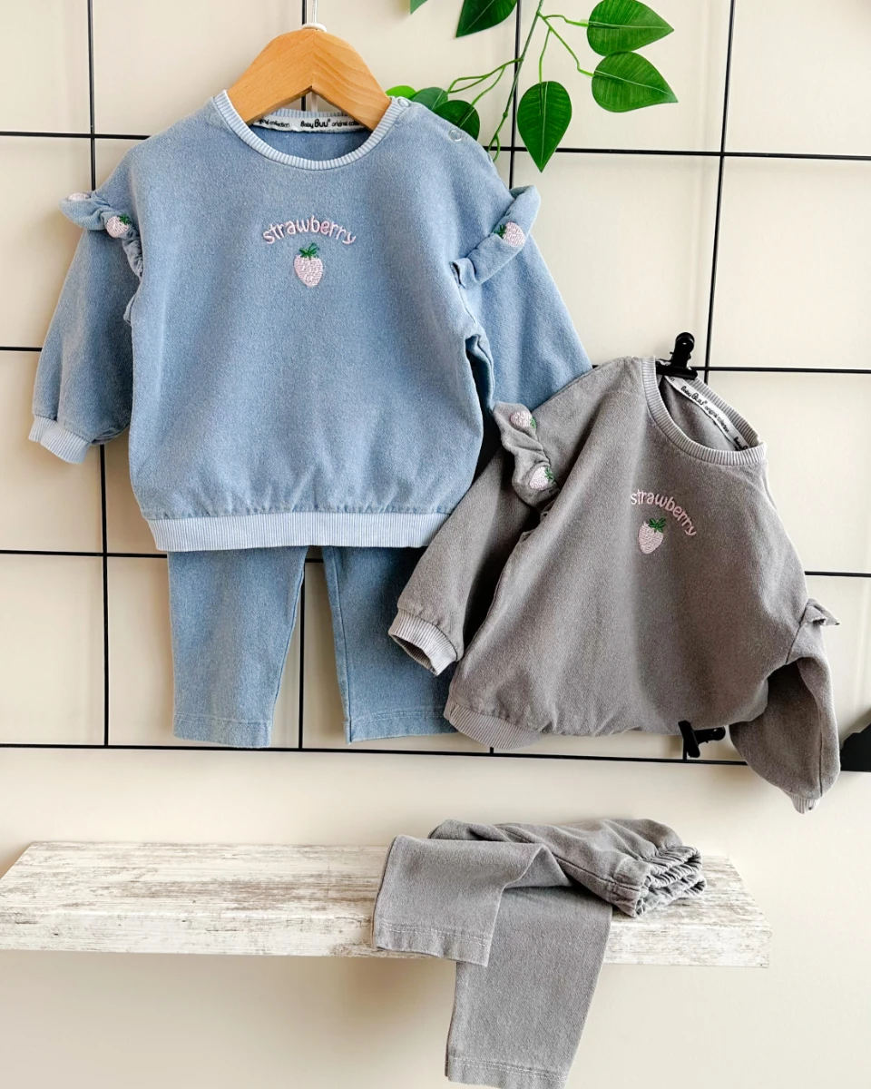 Pembe çilek nakışlı omuzdan çıtçıtlı kot kumaş mevsimlik 2 parça takım