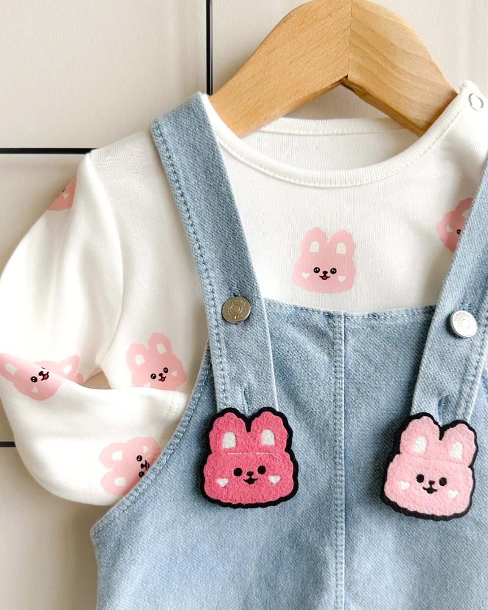 Şirin pembe tavşan suratlar baskılı mevsimlik 2 parça salopet set 