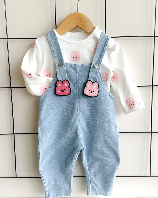 Şirin pembe tavşan suratlar baskılı mevsimlik 2 parça salopet set 