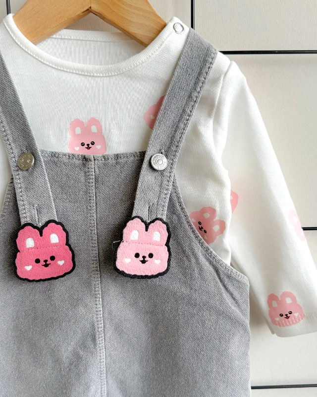 Şirin pembe tavşan suratlar baskılı mevsimlik 2 parça salopet set 