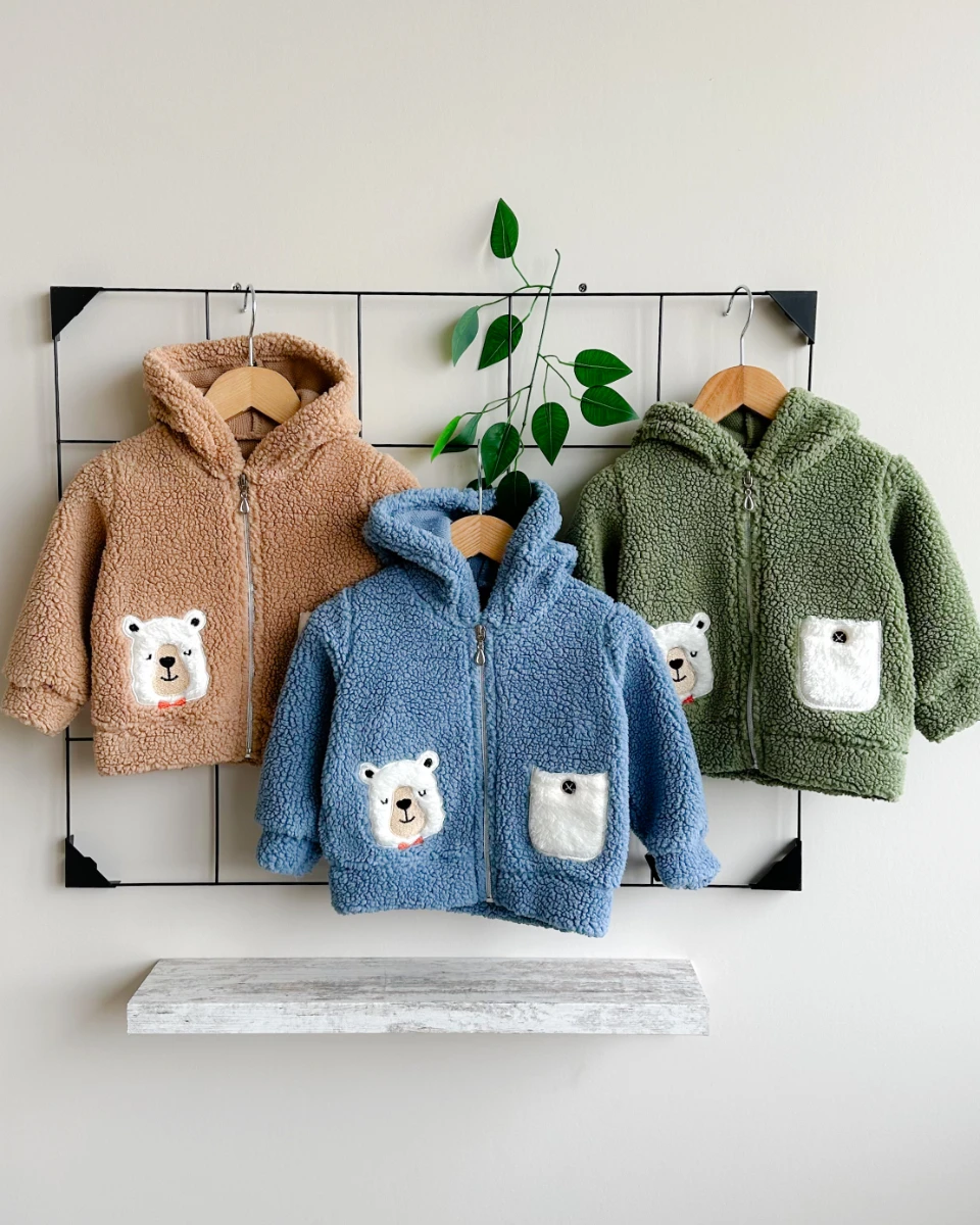 Papyonlu bozayı detaylı sahte cep görünümlü fermuarlı kapüşonlu kışlık hırka 