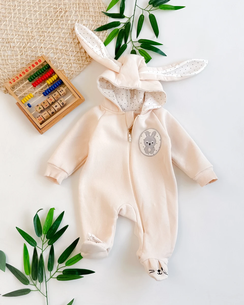 Puantiyeli tavşan armalı kapüşonlu ayaklı boydan fermuarlı kışlık tulum