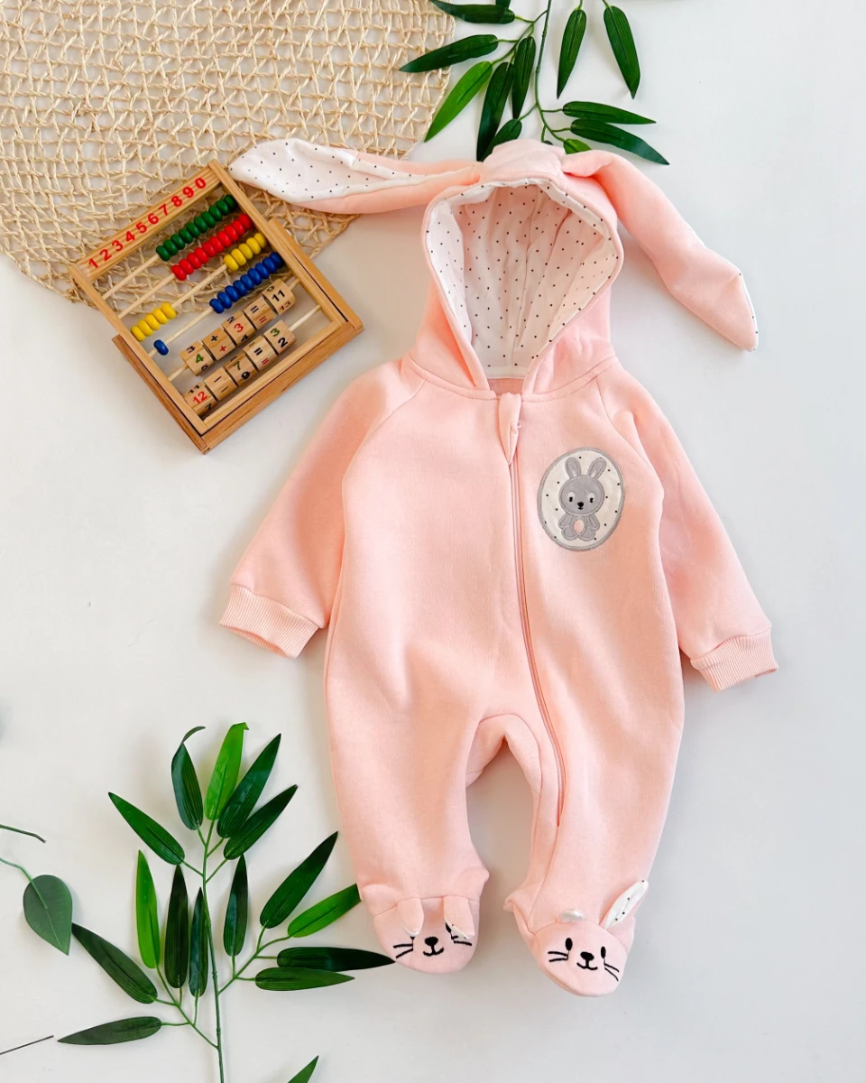 Puantiyeli tavşan armalı kapüşonlu ayaklı boydan fermuarlı kışlık tulum