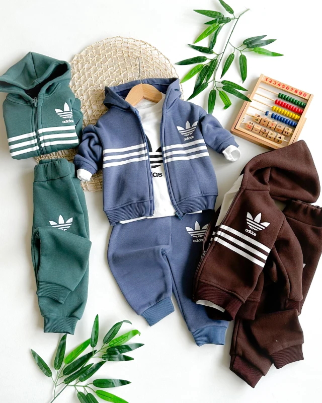 Önde üç çizgi detay hırkalı şardonlu 3 parça eşofman takımı