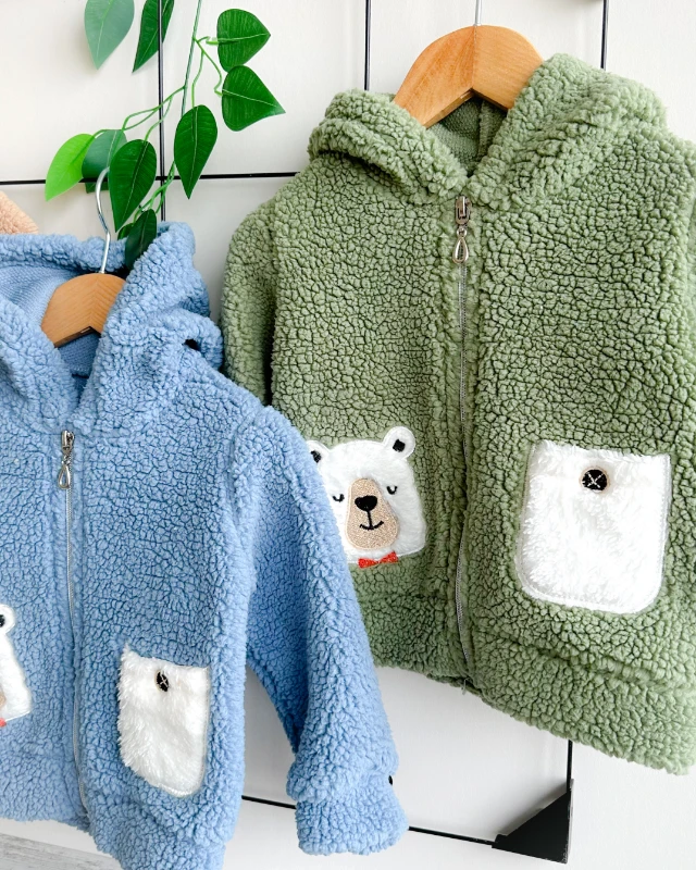 Papyonlu bozayı detaylı sahte cep görünümlü fermuarlı kapüşonlu kışlık hırka 