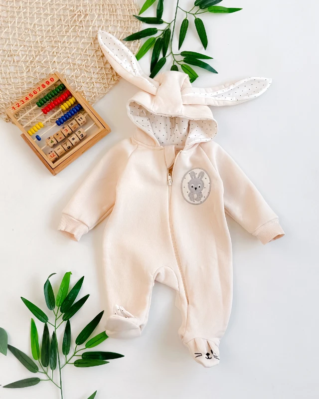 Puantiyeli tavşan armalı kapüşonlu ayaklı boydan fermuarlı kışlık tulum