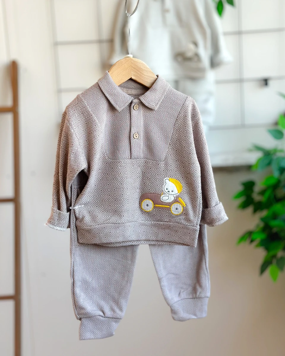 Çıkarılabilir kravatlı sevimli ayıcık nakışlı sahte gömlek görünümlü mevsimlik 3 parça takım