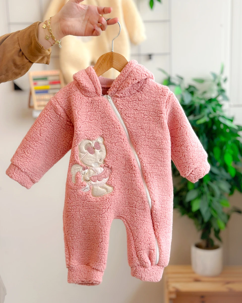 Ayıcık ve yavru tavşan nakışlı kapüşonlu welsoft tulum