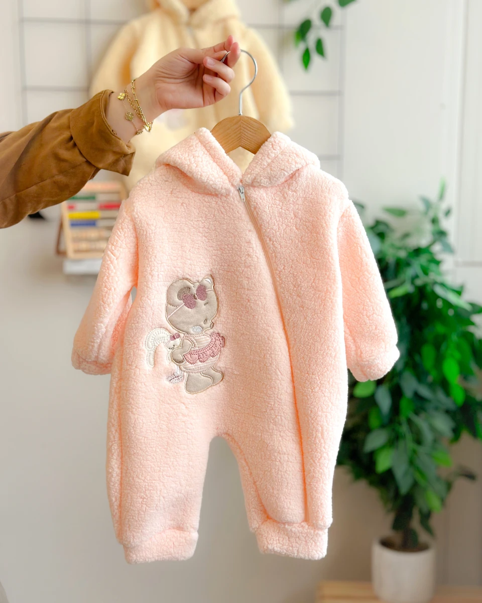 Ayıcık ve yavru tavşan nakışlı kapüşonlu welsoft tulum