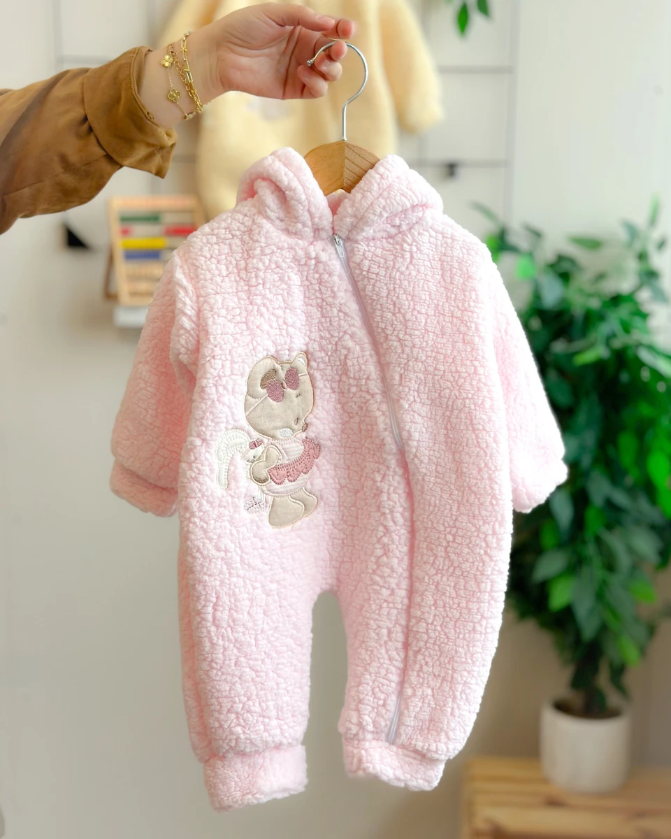 Ayıcık ve yavru tavşan nakışlı kapüşonlu welsoft tulum