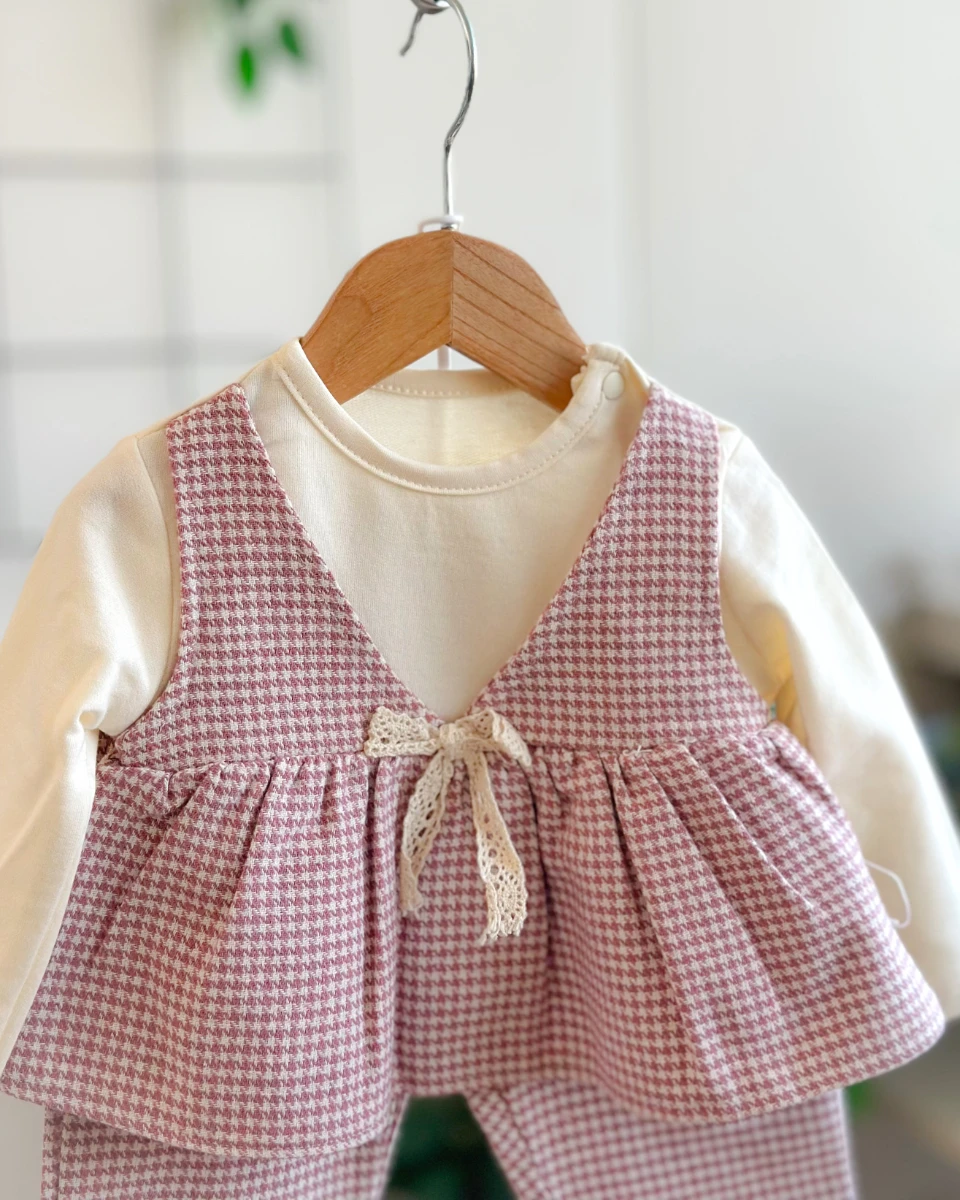 Minik kazayağı desenli robandan fırfır detaylı 2 parça takım