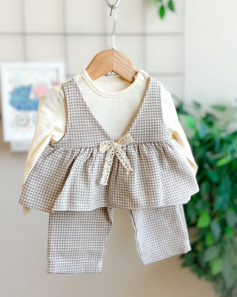 Minik kazayağı desenli robandan fırfır detaylı 2 parça takım