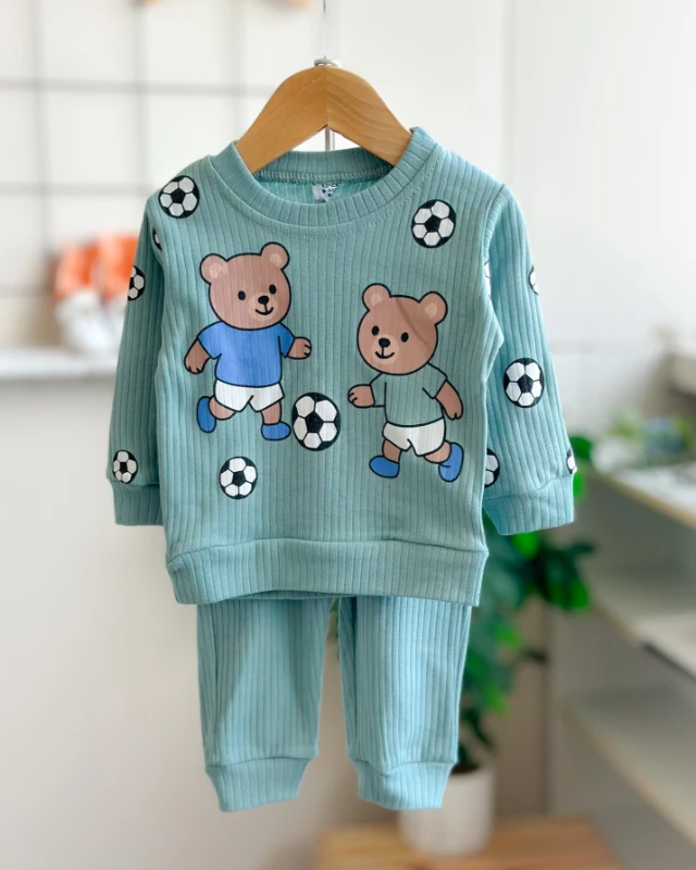 Futbolcu ayıcık arkadaşlar baskılı fitilli kumaş mevsimlik 2 parça takım