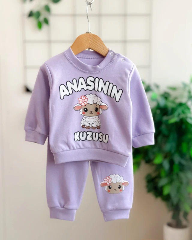 Anasının kuzusu baskılı omuzdan çıtçıtlı mevsimlik 2 parça takım